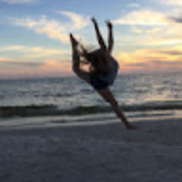 Meet your Posher, Alyssa - Picture 1 of 1